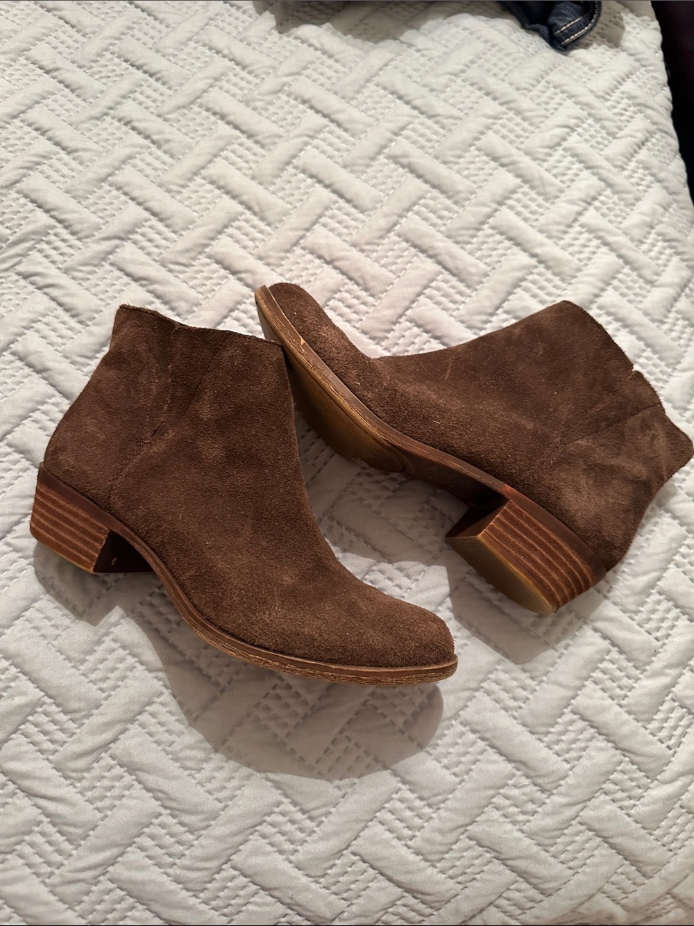 Lucky Brand Women's Brown Suede Ankle Booties - Classic Chelsea Style